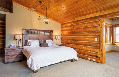 Granby Cabin | Mountain Wedding & Retreat Destination with Private Lodge, 55 acres, Sleep 37