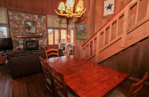 Mammoth Lakes Condo | Mountainback #105, Loft, Den