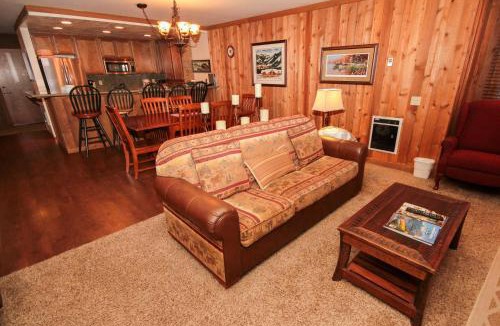 Mammoth Lakes House | Mountainback #49, Den