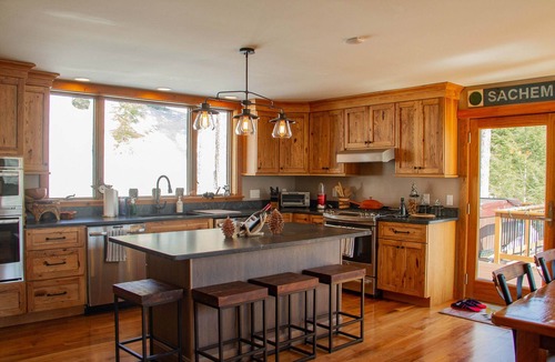 Ludlow House | Mountainside 5-BR Ski-In/Out Okemo Retreat
