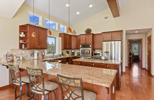 Mountain View Estates House | Mule Meadows | Classy, Split level South Tahoe home!