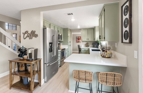 American Canyon House | Napa Valley home with a HOT TUB & POOL! Sleeps 12! Pets welcome!