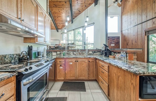 Yosemite Forks House | Nature's Embrace