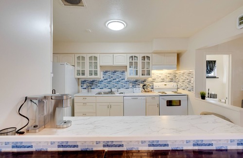 Roosevelt House | Near Airport & Dtwn: Breezy Fresno Home!