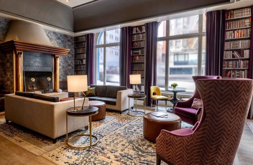 Theater District Hotel | Near Chinatown | Bar + Fitness + Valet Parking