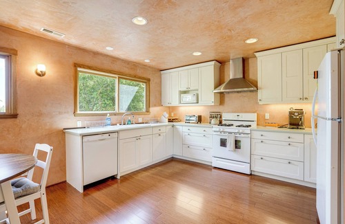 Pinole House | Near Golf, Trails & Parks: Lush Pinole Retreat