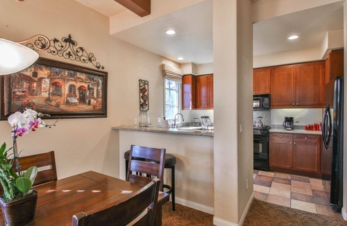 La Quinta Condo | Near Pool! Warm & Elegant, Fountain Views, Twin Beds, Pet Friendly! - Upstairs (T25)