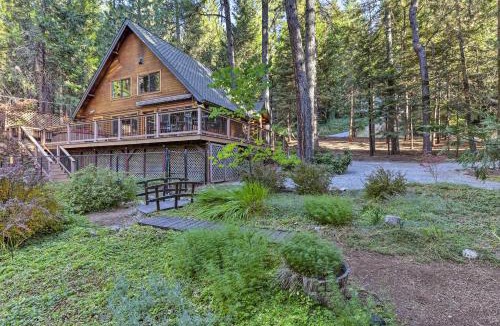 Pollock Pines House | Near Vineyards Cabin with Hot Tub in Pollock Pines!
