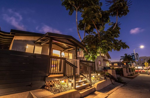 Hillcrest House | *NEW AMAZING URBAN OASIS! SPA-FIRE-DECK-GR8 DEAL!