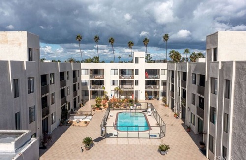Alamitos Beach Apartment | NEW Beach Front Paradise | 31+ Day Stays | Comfort
