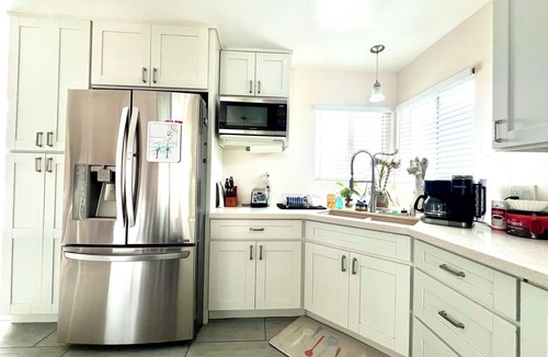 El Cerrito House | NEW! Family Friendly Retreat w/Yard & Play 2000sqft Free Parking AT&T Fiber