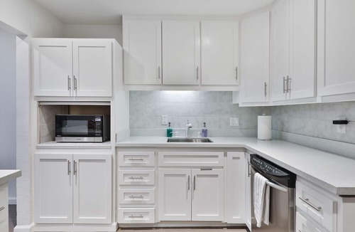 South San Francisco House | NEW Fits 14! Resort like home 20 min to downtown!