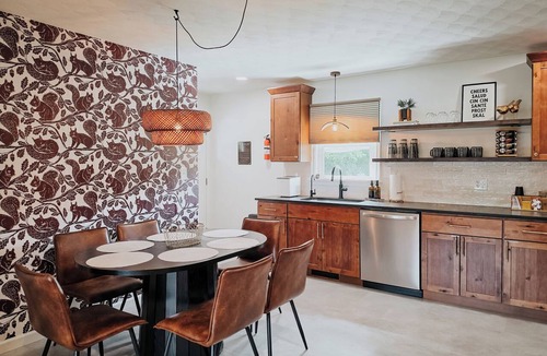 Lebanon Cottage | NEW! Hot Tub & 28 Acre Park 30 Mins To Hershey w/Firepit & Yard Games