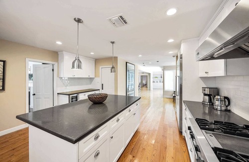 Beverly Hills House | New Listing! Beverly Hideaway by Colby & Conrad