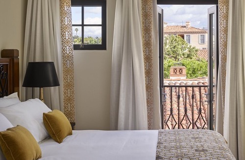 Westwood Hotel | ***New Listing**** Luxury Hotel Suite in Westwood Village