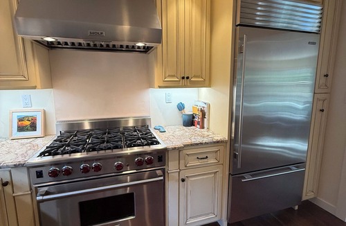 Yountville House | New Listing! Yountville home, 3 bedroom 3 bath house with office in town