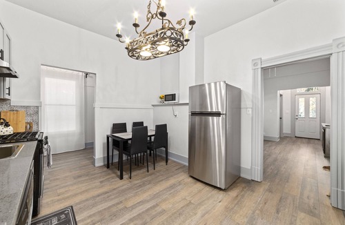 Land Park House | New/Midtown Sac/Free Parking/Coffee/Long stays welcomed