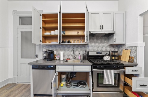 Land Park House | New/Midtown Sac/Free Parking/Coffee/Long stays welcomed