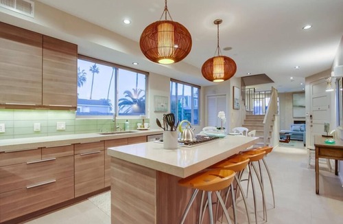 South Mission Beach House | New Modern Mission Beach 3-bedroom house with AC , Garage and Easy Beach Access