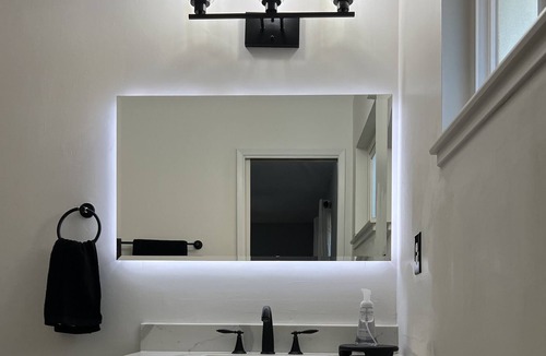 Visalia House | New! Modern Poolside Getaway