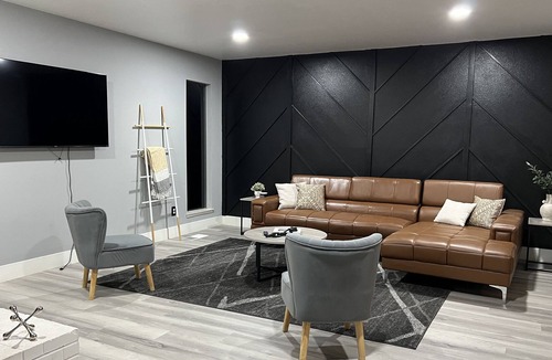 Visalia House | New! Modern Poolside Getaway