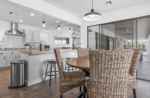 Magnesia Falls Cove House | New Modern Remodel! - Ranch Style Villa with Mountain Vistas