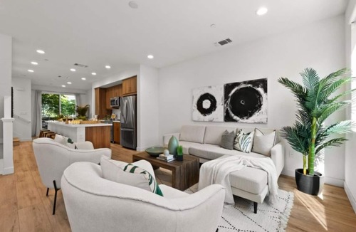 West Oakland House | New Modern townhome three-level in home parking 2+3 bathroom