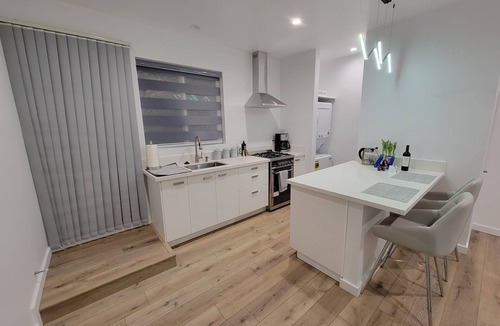 West Hills House | New private 1 bedroom Guest House