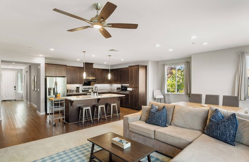 Lake Area House | New! Spacious House w/BBQ, theater, nice Newark with AC, BBQ, close to techs