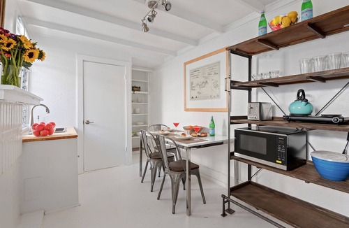 Summerland Apartment | NEW to the Market – Sweet Summerland Sail – 1 BD – Walk to Beach, Restaurants, and Shops!