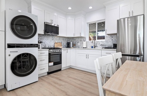 Old Town House | NEW! W/D in Unit, Patio, AC, Near Restos & Beach