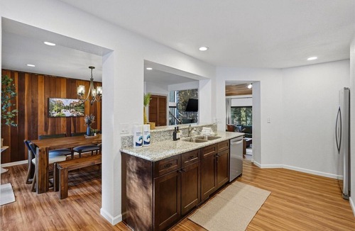 Yosemite West House | New! Yosemite Spirit- INSIDE Yosemite w hot tub/arcade/EV/sleeps 14
