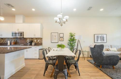 Newark Apartment | Newark 4br w balcony close to restaurants mall SFO-1592