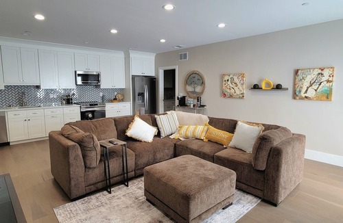 Folsom House | Newly built Gorgeous Guest house with private entrance