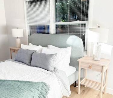 Community Center House | Newly Furnished Retreat 5 Min to Stanford & Downtown Palo Alto