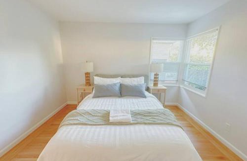 Community Center House | Newly Furnished Retreat 5 Min to Stanford & Downtown Palo Alto