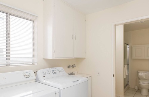 Mission Beach House | Newly remodeled bayside home directly on the beach with rooftop deck, W/D, & AC