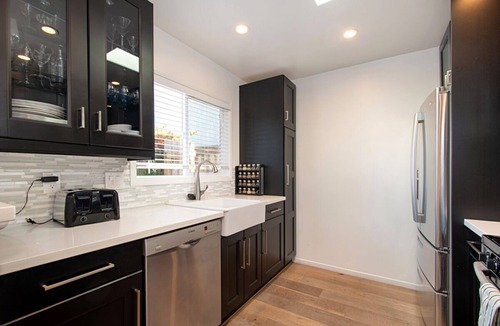 Crown Point Apartment | Newly Remodeled Contemporary yet Cozy PB Retreat with Private Courtyard