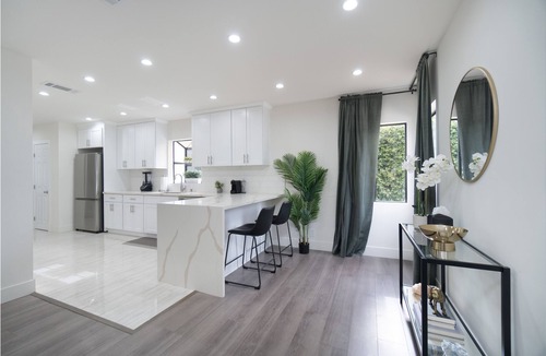 Sunland-Tujunga House | Newly Remodeled Gated House w/Pool