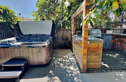 Golden Hill House | Newly Remodeled Studio Walkable to Downtown, NEW Jacuzzi, Fire Pit, BBQ!