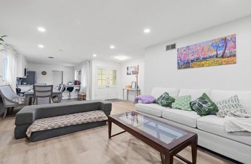 University City House | Newly Renovated Entire 4BR house and big backyard