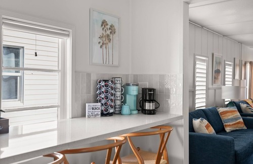 West Newport Cottage | Newly Updated! - Oceanview Sea Gem Cottage- Bikes/Boards,10 sec walk to beach