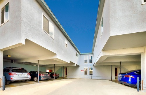 Balboa Peninsula House | Newport Beach condo with oceanfront patio in ideal location