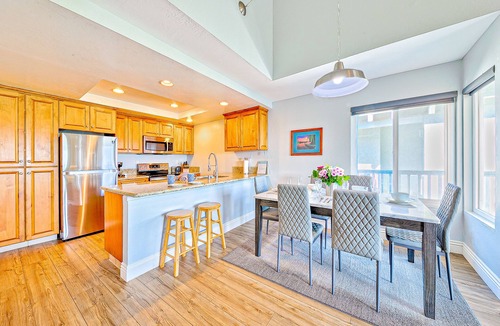 Balboa Peninsula House | Newport Beach condo with oceanfront balcony - ideal location