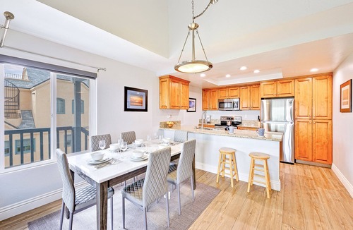 Balboa Peninsula House | Newport condo on the boardwalk with oceanfront balcony & views