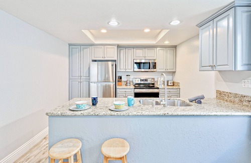 Balboa Peninsula Condo | Nice Balboa hidden gem with a private balcony & a view