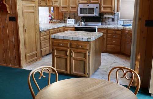 North Wawona House | NO PARK RESERVATIONS NEEDED! INSIDE YOSEMITE PK FRANK LLOYD WRIGHT INSPIRED HOME