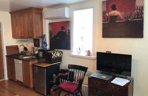 North Berkeley House | North Berkeley Victorian - Heart of Gourmet Ghetto - 5 blocks to U.C./Downtown