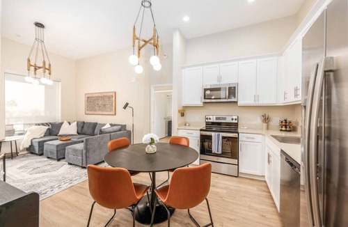 North Park Apartment | North Park Penthouse~King Beds~Workspaces~Parking!