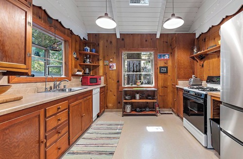 Northwood Cabin | Northwoods Serenity Charming Cabin-Perfect getaway spot